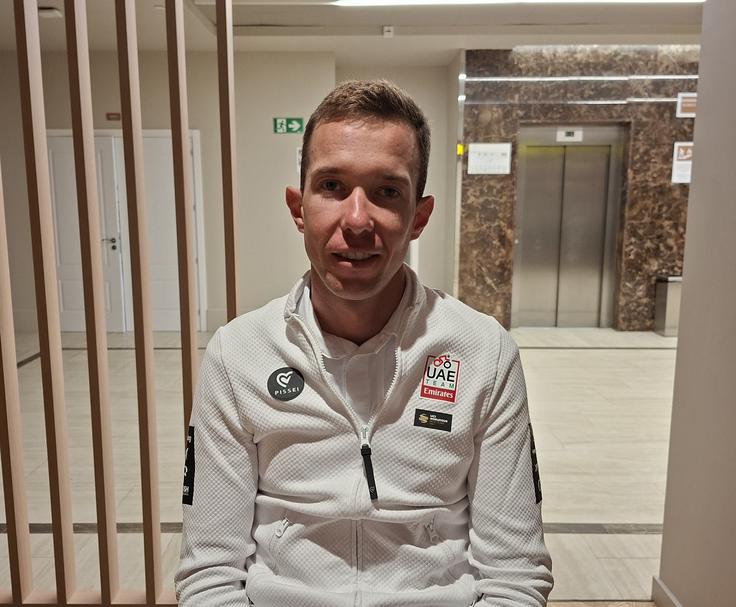 Domen Novak v Benidormu na španski Costa Blanci med pogovorom za Sportal | Foto: Alenka Teran Košir