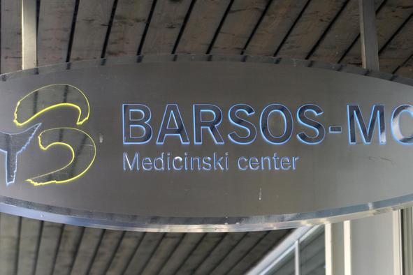 Prodajalec oblačil kupil medicinski center družine Baričevič