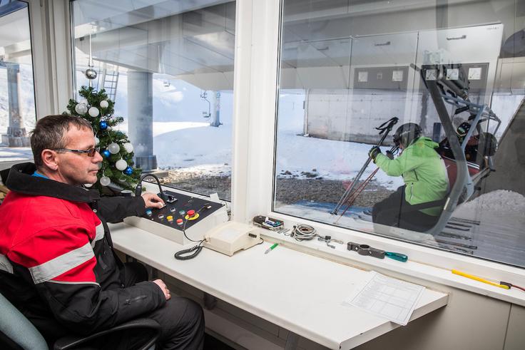 Ena od najsodobnejših žičniških naprav na Krvavcu je šestsedežnica Vrh Krvavca. | Foto: Vid Ponikvar