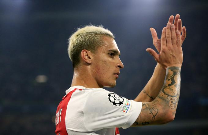 Brazilec Antony je izdatno napolnil blagajno Ajaxa. | Foto: Reuters