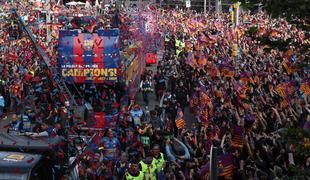 Norišnica na ulicah Barcelone: veličasten sprejem za prvake #foto #video