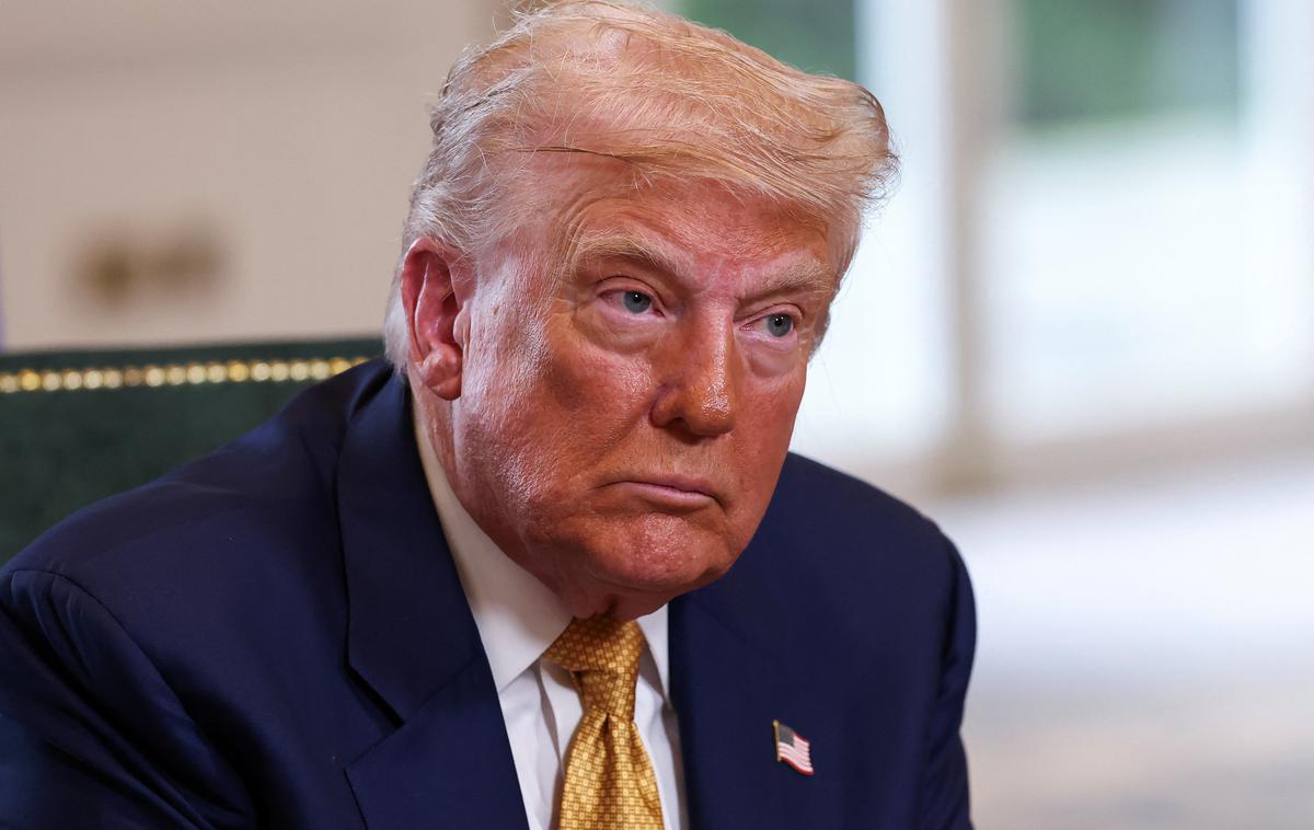 Donald Trump, srečanje z Ursulo von der Leyen | Kot je Trump še povedal po poročanju britanskega BBC, bo v primeru "dobrega srečanja" s Putinom poklical Zelenskega, da bi se dogovorili za drugo srečanje, ki bi lahko potekalo na več krajih, vključno z Aljasko. | Foto Reuters