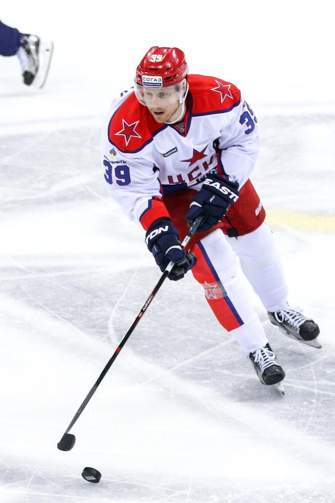 Jan Muršak je edini slovenski KHL-ovec, ki se še bori v končnici. Sredina tekma se sicer zanj ni dobro končala, saj se po udarcu v drugi tretjini ni več vrnil na led. | Foto: Morgan Kristan / Sportida