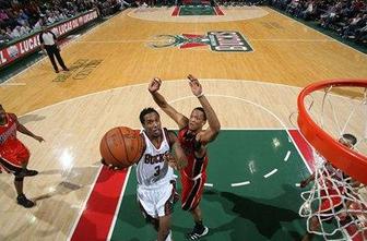 Jennings s 55 točkami do zmage Milwaukeeja