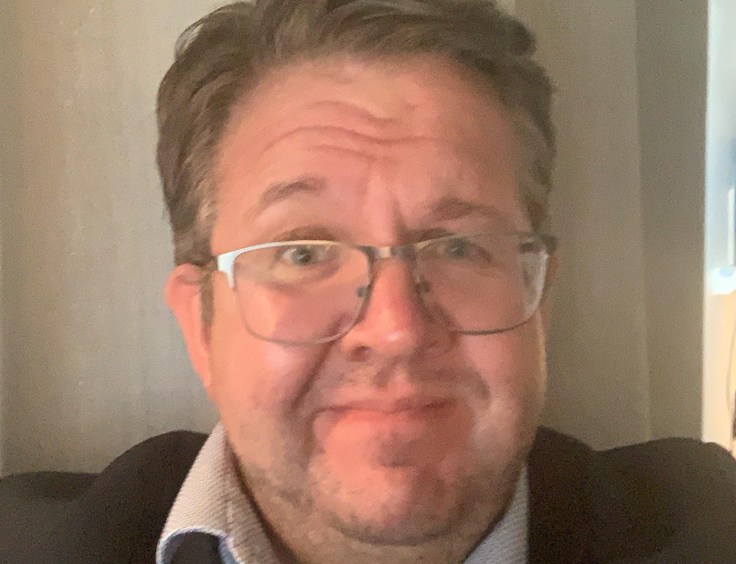 Neil Hopper je glede na ugotovitve tožilstva zelo užival v medijski pozornosti zaradi dvojne amputacije.  | Foto: Instagram / Neil Hopper / bionicsurgeon