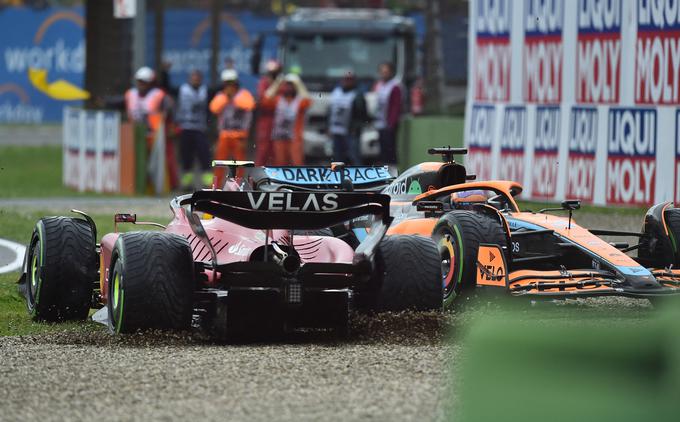 Carlos Sainz je odstopil že v prvem zavoju dirke. | Foto: Reuters