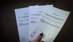 DVK bo obravnavala končni izid glasovanja na treh zakonodajnih referendumih