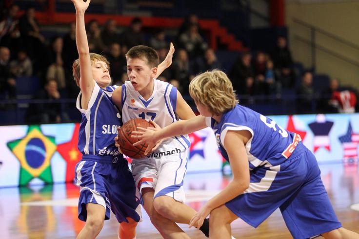 ... in mladi Luka Dončić. | Foto: Aleš Fevžer