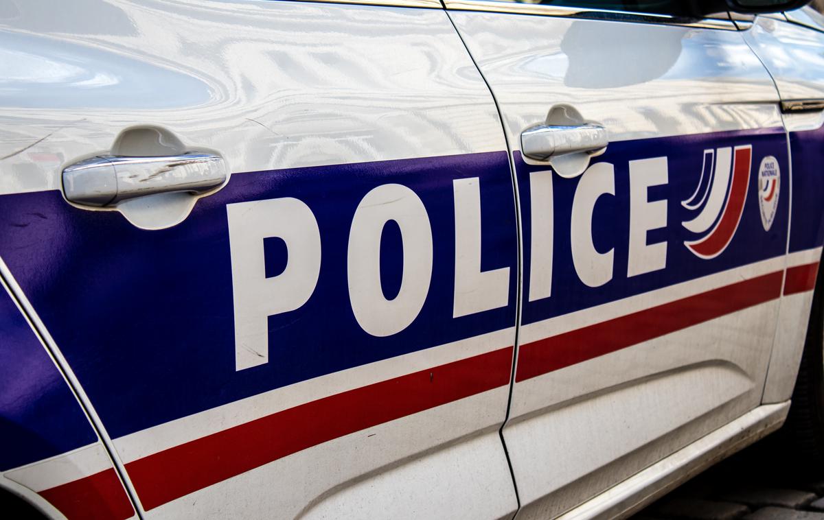 policija, Francija | Na otroka je očeta šele zvečer opozorila žena, ko ga je hotela prevzeti v jaslih, a ga tam ni bilo. Točen vzrok njegove smrti bo sicer razjasnila obdukcija. | Foto Shutterstock