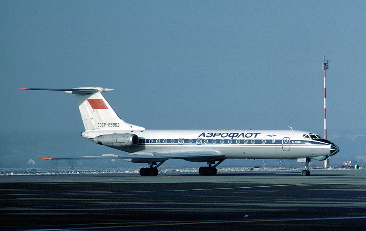 Tupolev, potniško letalo, Aeroflot | Potniško letalo tupoljev tu-134A, ki je bilo udeleženo in povsem uničeno v tragični nesreči, ki jo je povzročila nevarna stava pilota.  | Foto Wikimedia Commons