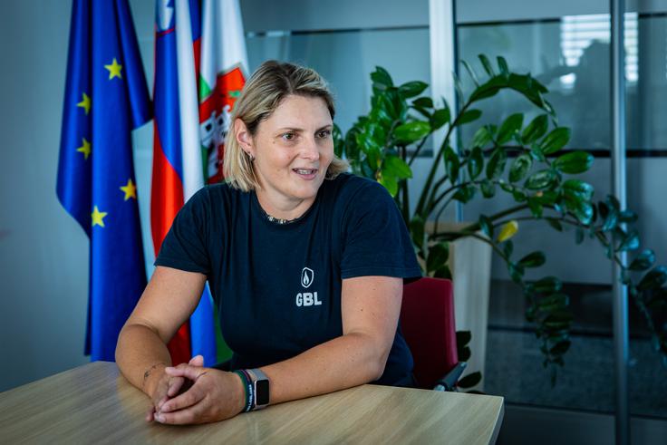 "V gasilske vrste sem stopila s 26 leti in k sreči sem imela takrat že nekaj pameti, da sem vedela, kakšna so moja načela, prek katerih ne grem." | Foto: Gaja Hanuna