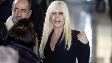 Donatella Versace: Zaljubljena v oprijeta oblačila in plastične operacije