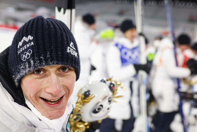 Cene Prevc se veseli svojega prvega olimpijskega odličja. | Foto: Anže Malovrh/STA