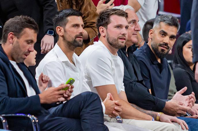 Luka Dončić Novak Đoković | Luka Dončić in Novak Đoković na tekmi v Madridu. Pa tudi Saša Dončić. | Foto Guliverimage
