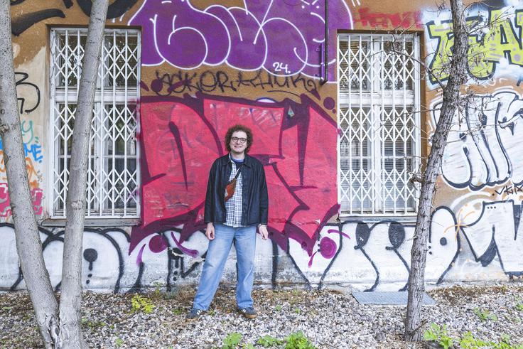 "Treba je vzdrževati stike, ki so podobni stikom v družini, kjer se je treba stalno povezovati. Tudi v današnjem medijskem prostoru, ki se je zdaj odprl za vse bende, je predvsem pomembno, da si dobro povezan in da veš, kdo je tvoje občinstvo." | Foto: Ana Kovač