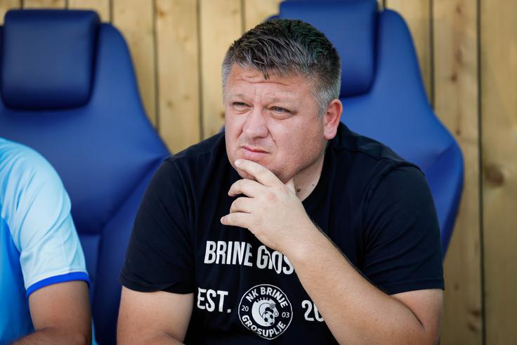 Goran Marković pet let vodi člansko ekipo Brinja. Pred desetletjem je začel delati že v njihovi nogometni šoli. | Foto: Luka Kotnik