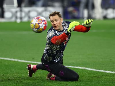 Manuel Neuer se še odloča