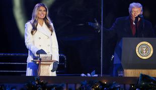 Melania Trump prižgala luči na božičnem drevesu #video
