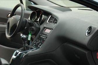 Peugeot 5008 1,6 THP - hvalimo, grajamo