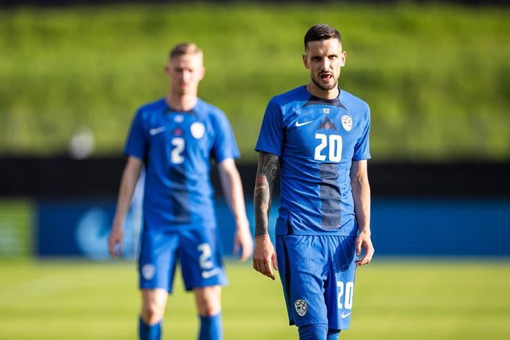 Petar Stojanović in Žan Karničnik sta v reprezentanci že vrsto let soigralca, danes pa bosta vneta tekmeca. | Foto: Jure Banfi