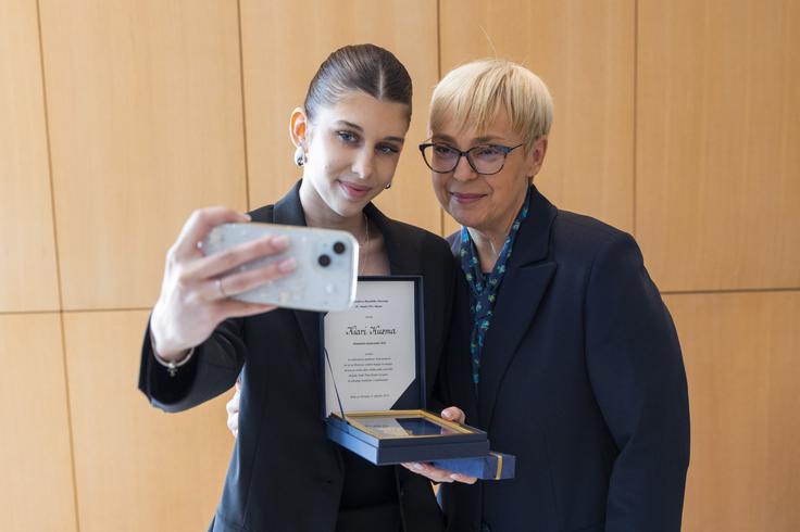 Nataša Pirc Musar in diamantna maturantka | Foto: STA
