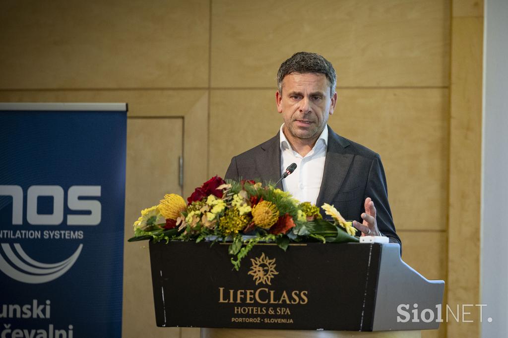 Posvet Poslovanje z nepremičninami