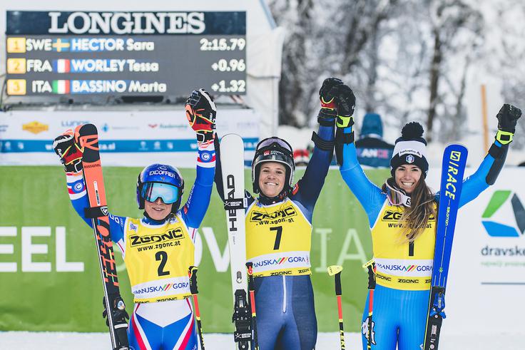 Jessica Lindell-Vikarby predstavlja navdih mlajši rojakinji Sari Hector, ki je dobila veleslalom v Kranjski Gori. | Foto: Grega Valančič/Sportida
