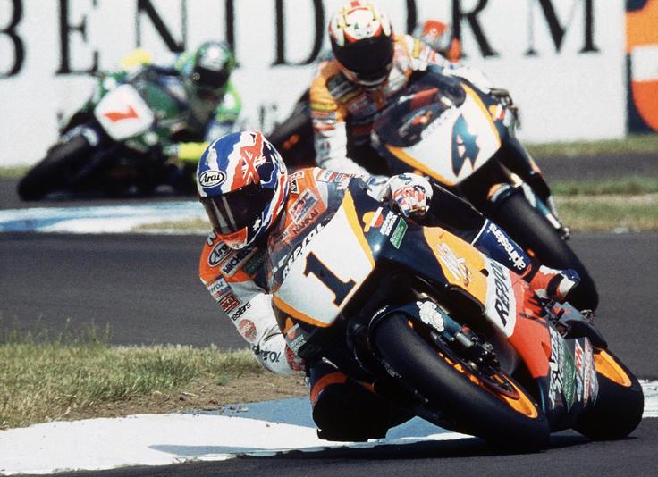 Le kdo se ne spomni legendarne enice na Repsol Hondi, ki jo je imel v 90. letih Mick Doohan? Dobri stari časi 500-kubičnega razreda svetovnega prvenstva v motociklizmu. | Foto: Guliverimage