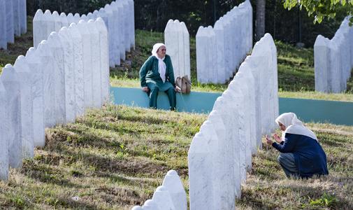 V Potočarih spominska slovesnost ob 30. obletnici genocida v Srebrenici