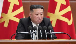 Kim Jong-un ukazal drastično povečanje proizvodnje orožja