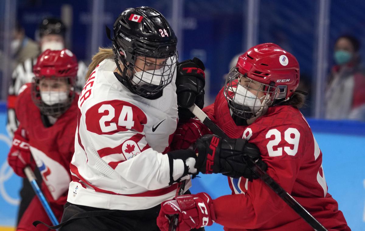 Kanada Rusija ženski olimpijski hokejski turnir | Tekma je bila  iz "varnostnih razlogov", prestavljena na 13.15 po lokalnem času, igralke pa so nato končno stopile na ledeno ploskev z maskami.  | Foto Guliverimage