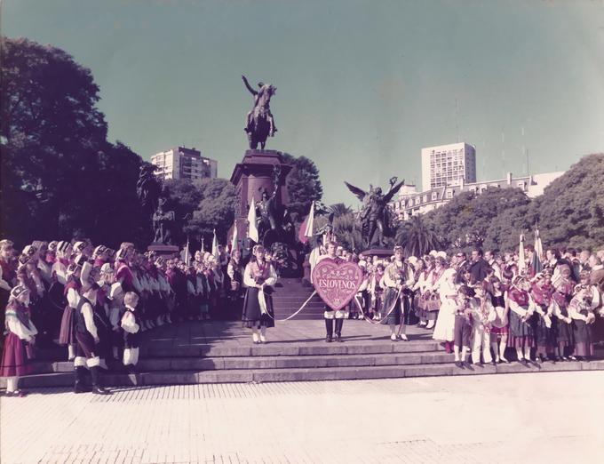 30. junija 1991 se je zbralo več kot tri tisoč Slovencev v podporo samostojni slovenski državi. | Foto: 