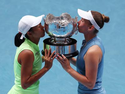 Mertens in Zhang slavili v ženskih dvojicah v Melbournu, Harrison in Skupski v moških