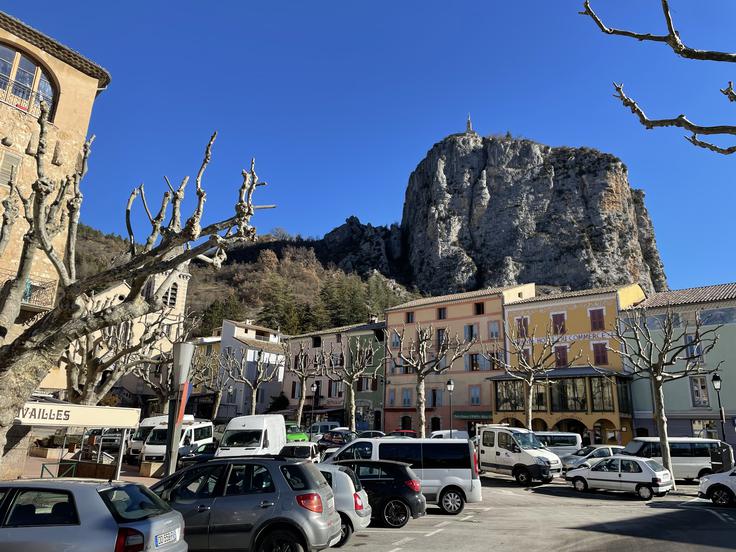 Eno najbolj slikovitih mest ob cesti je Castellane. | Foto: Gregor Pavšič
