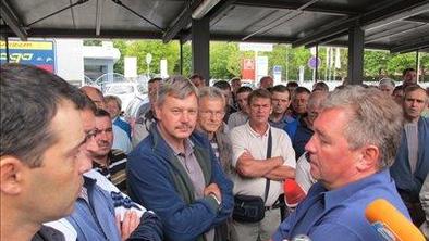 Delavci Konstruktorja zaman čakali direktorja