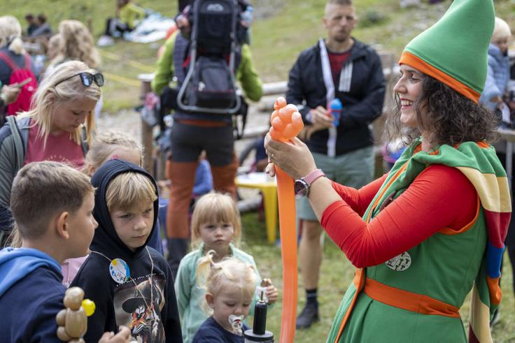 Za animacije in igrivo predstavo je s svojo ekipo poskrbela Tjaša Lončar iz podjetja Malalu. | Foto: Mlekarna Celeia