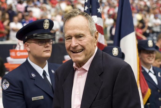 Umrl je George Bush starejši