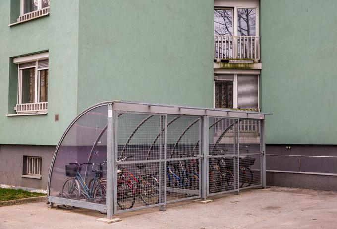 Eden od kriterijev je bil tudi, ali ima blok urejeno kolesarnico. | Foto: Vid Ponikvar