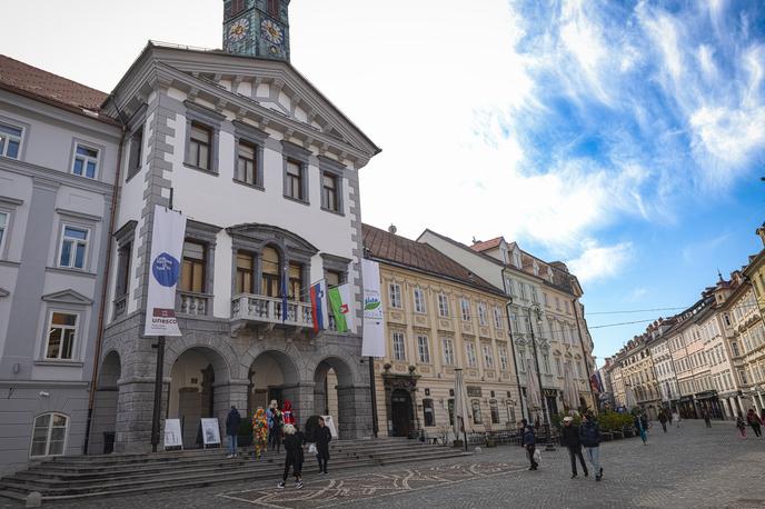 Ljubljana. Mestna hiša. | Po navedbah KPK so se tri svetnice MOL znašle v okoliščinah, ki predstavljajo nasprotje interesov. | Foto Bojan Puhek
