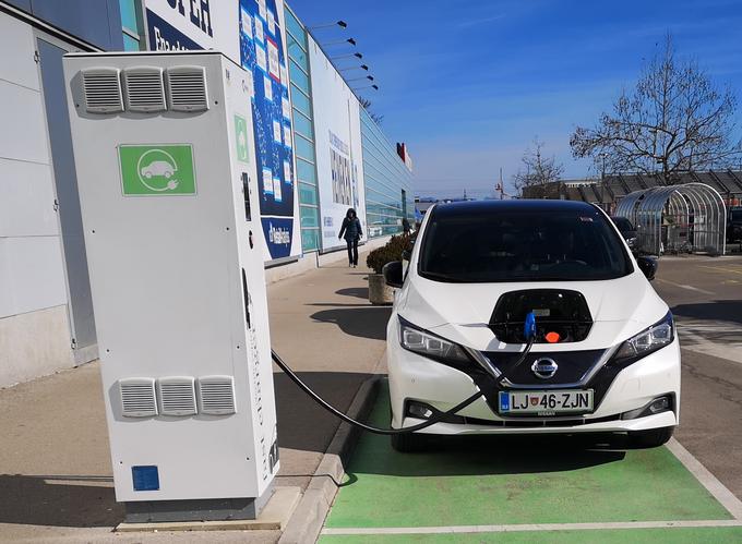 Električnega avtomobila kot je novi nissan leaf na polnilnicah Ionity ni mogoče polniti. | Foto: Gregor Pavšič