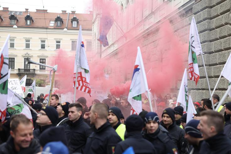 S protesta sindikatov javnega sektorja 7. decembra lani. | Foto: Ana Kovač