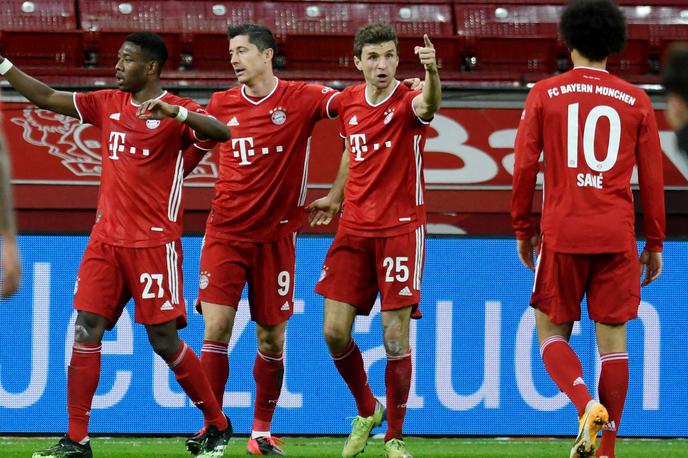 Bayern München | Robert Lewandowski je z dvema goloma poskrbel za zmago Bayerna na derbiju z Bayerjem. | Foto Reuters