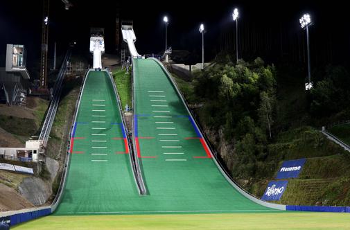 Na olimpijskih skakalnicah prvi skoki po opravljenih prilagoditvah