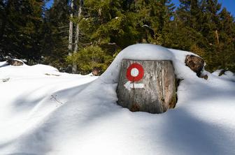 Sončen in vroč konec tedna bo, a pozor: v gorah je še zima!