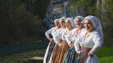 70 let premikanja meja folklorne dejavnosti