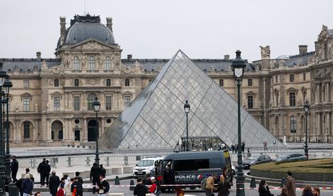 Zaradi ropa aretirali še pet ljudi. Glavnega osumljenca izdal DNK.