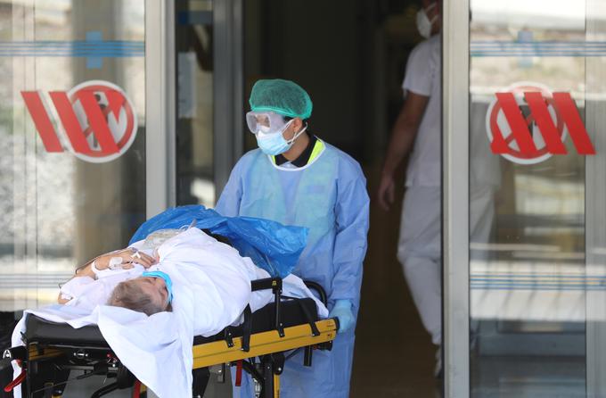 V zadnjem tednu je Španija dnevno zaznala skoraj pet tisoč novih primerov okužb z virusom sars-cov-2, več kot štiri velike evropske države - Združeno kraljestvo, Francija, Nemčija in Italija - skupaj.  | Foto: Reuters