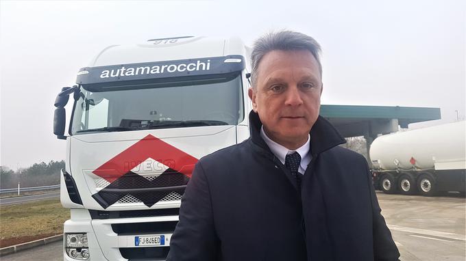 Roberto Vidoni, AutaMarocchi: "Brez državnih subvencij zato ne gre. V Sloveniji jih nimamo, v Italiji da država 20 tisoč evrov za vsak kupljeni tovornjak. To pomaga pri amortizaciji začetnega stroška." | Foto: Gregor Pavšič