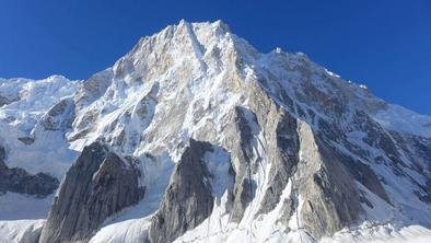 Slovencema in Britancu sveti gral svetovnega alpinizma - prvi na Latoku 1 s severne strani