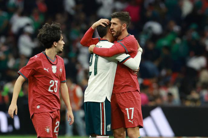 Paulinho, Everardo Lopez | Foto Reuters